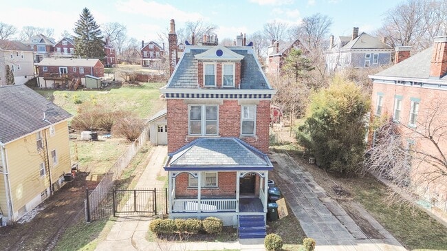 Photo - 735 Considine Ave