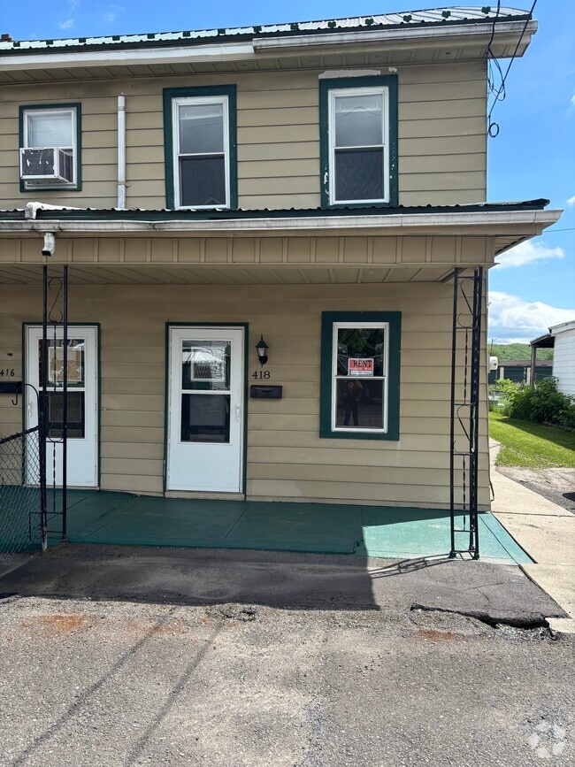Front of home, parking in driveway - 418 Furnace St Unit 418 Furnace Street Rental