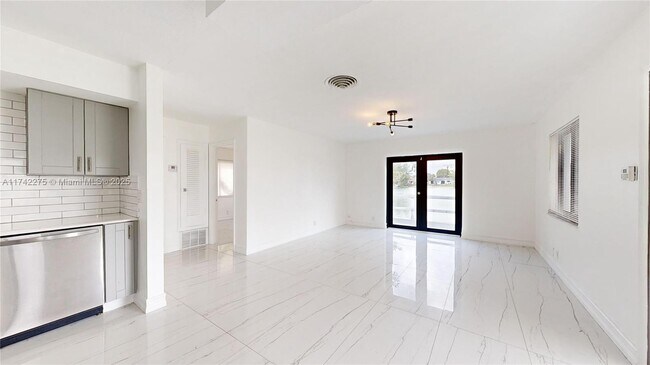 Photo - 220 SW 8th Ave Apartment Unit 2