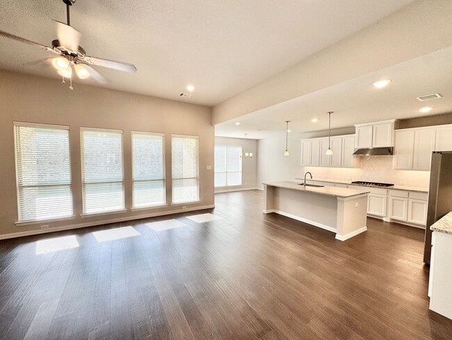 Photo - Pristine 4 Bed 3 Bath Home - Canyon Falls