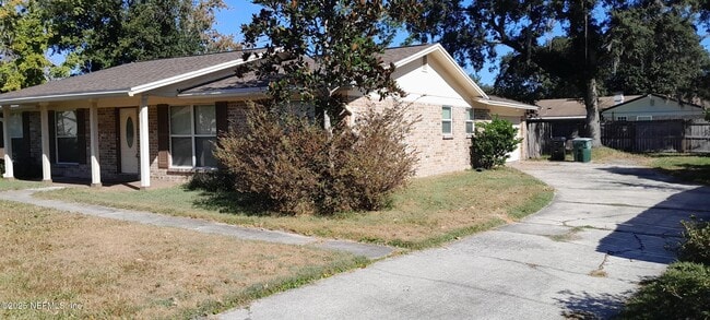 Photo - 2724 Lexington Dr