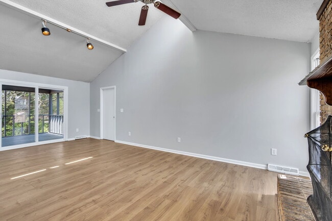 Photo - 204 Hattie Rd