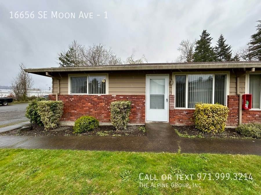 Photo - End Unit in Milwaukie!