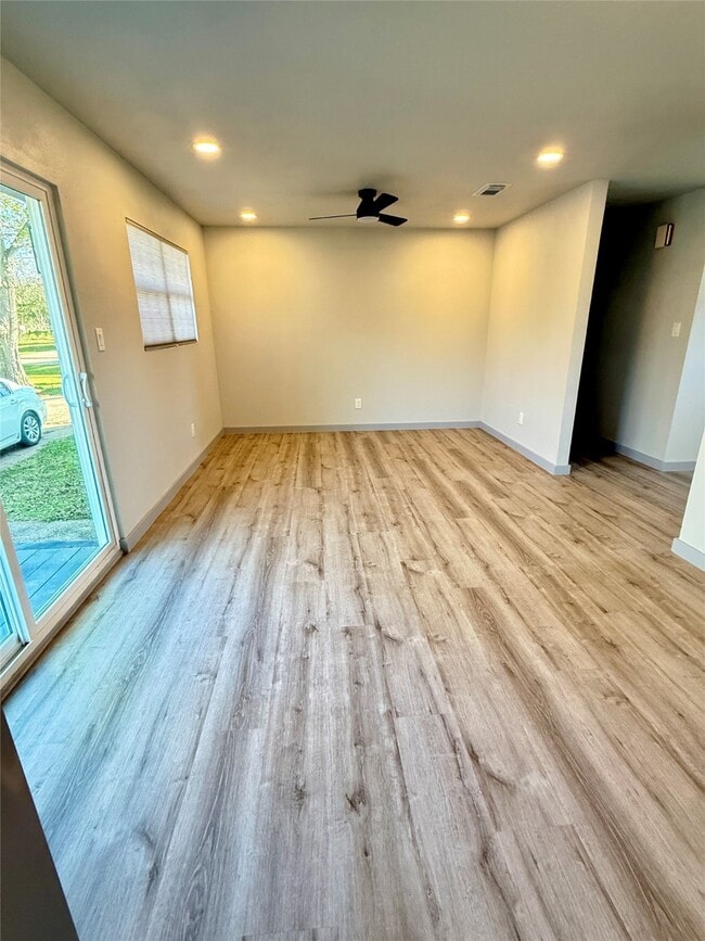 Photo - 210 N Mattson St