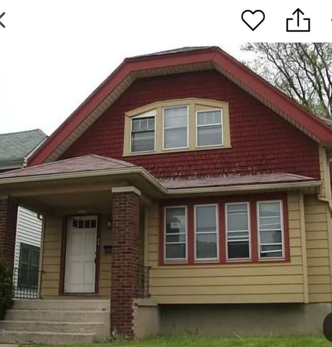 Building Photo - Spacious 2-Bedroom Lower Duplex