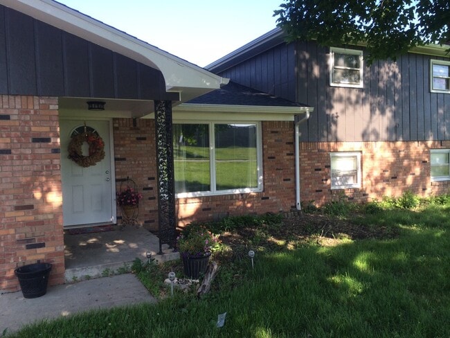 Building Photo - Gorgeous West Lafayette 4 bedroom Home - New Kitchen, Many Upgrades!