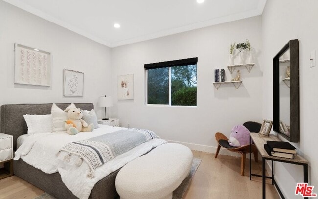 Photo - 19148 W Oxnard St