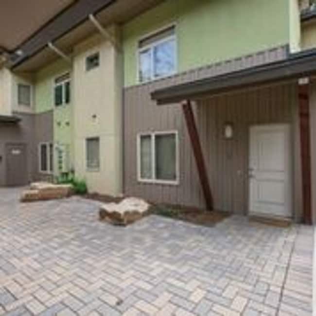 Building Photo - 712 W Laurel St