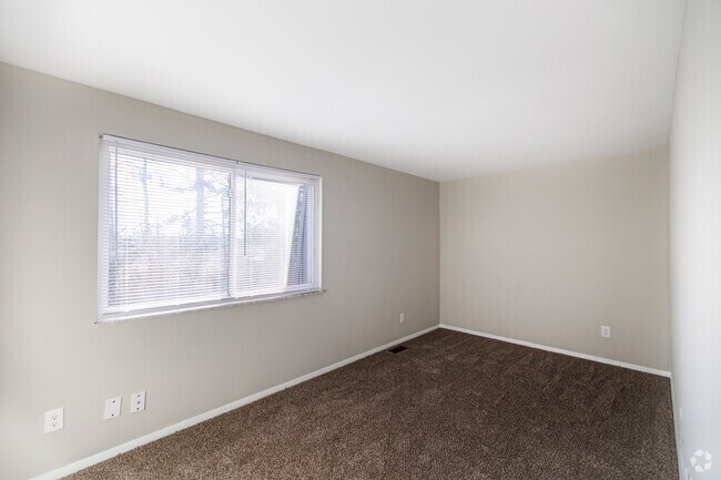 2 BR, 1.5 BA - 1,102 SF - Townhouse