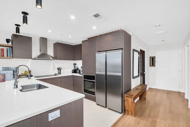 Kitchen - 175 1st St S Unit 210