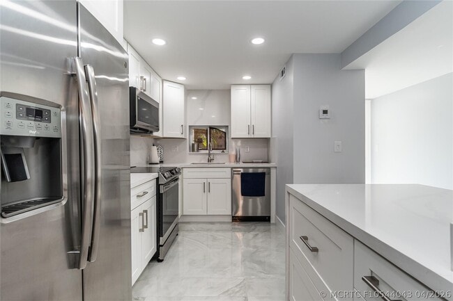 Building Photo - 9523 S Hollybrook Lake Dr Unit 102