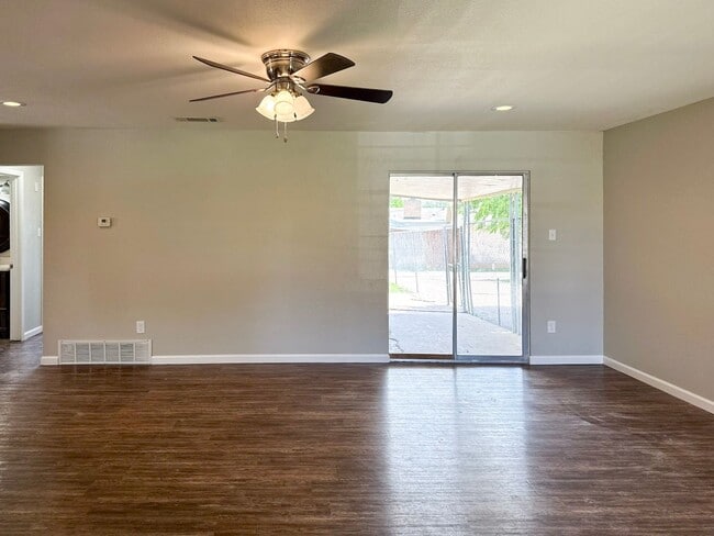 Photo - 3 Bedroom / 2 Bath / 2 Car Garage