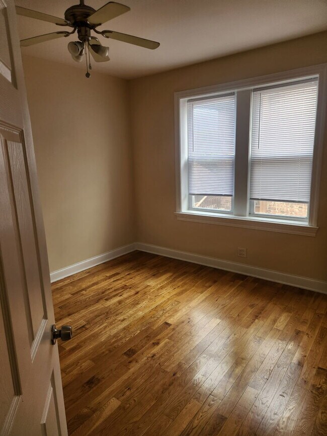 4546 W George St Unit 3