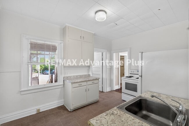 Photo - 106 Grove St Unit B