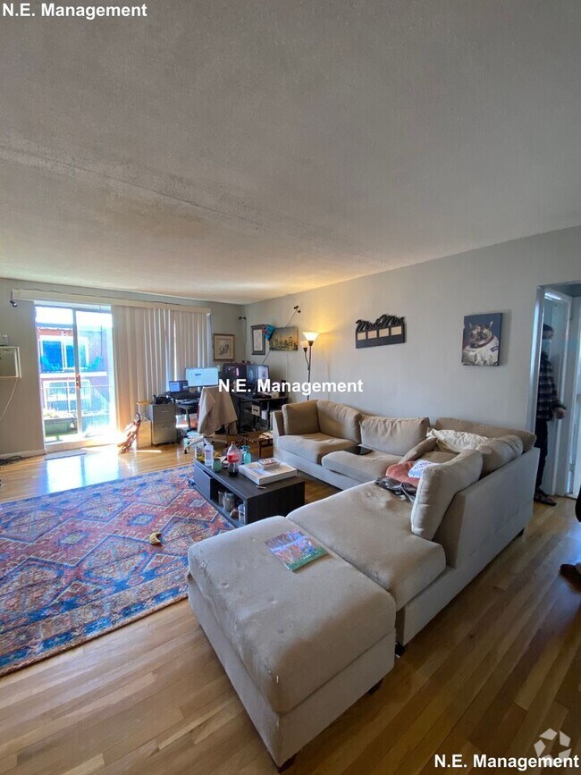 Building Photo - Unbeatable Apt in Convenient Location near...
