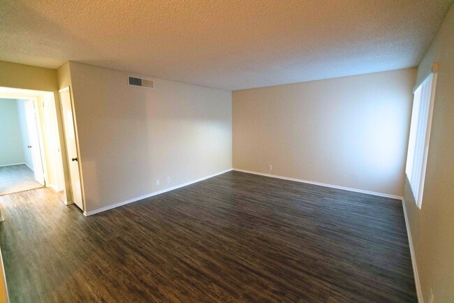 Photo - 17211 Chatsworth Street