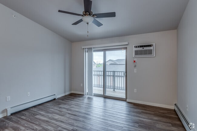 1 BR, 1 BA - 740SF