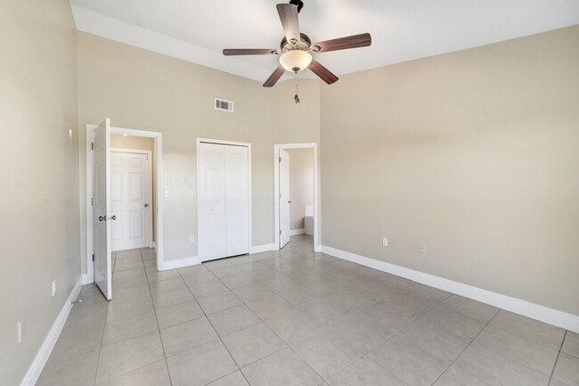 Photo - 336 Grovepark Dr