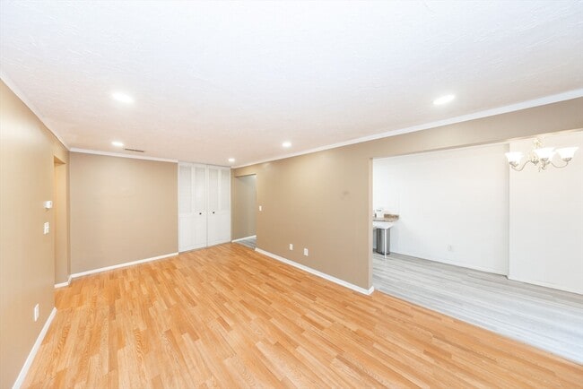 Photo - 30 Shrewsbury Green Dr Unit G