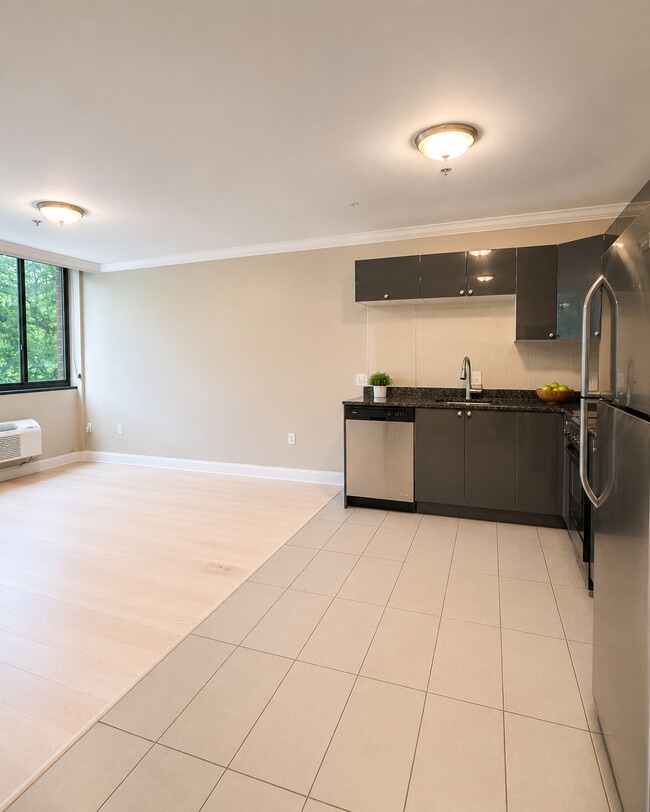1BR, 1BA - 575SF - Kitchen & Living Room