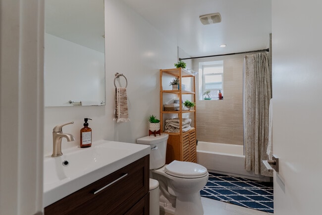 Photo - 446 N Commonwealth Ave Unidad #3