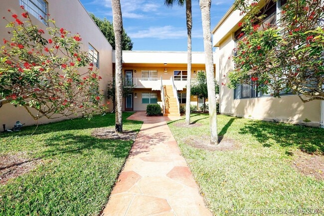 Building Photo - 825 Normandy Trail Unit R