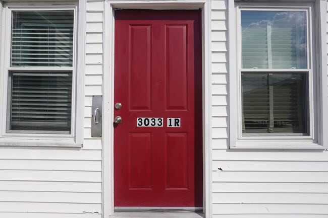 Building Photo - 3033 Hamilton Ave Unit 1R Rental