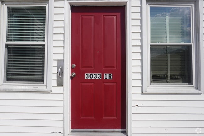 Building Photo - 3033 Hamilton Ave Unit 1R Rental