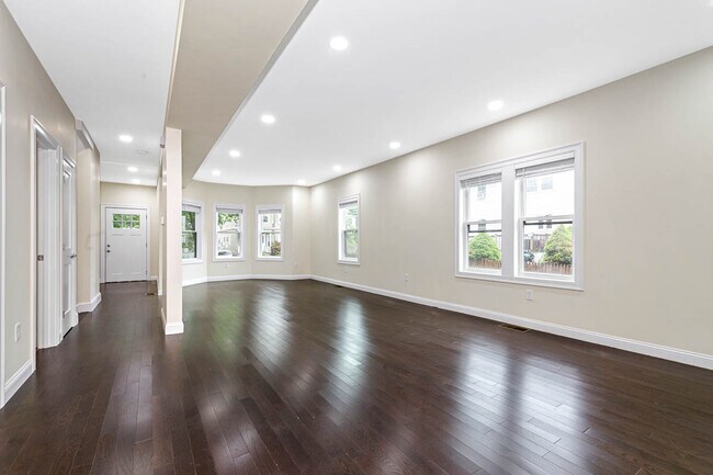 Photo - 77 Winchester St