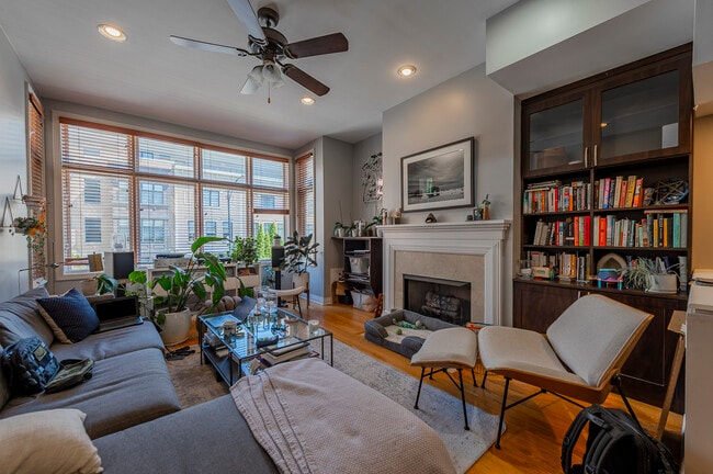 Photo - 127 E 18th St