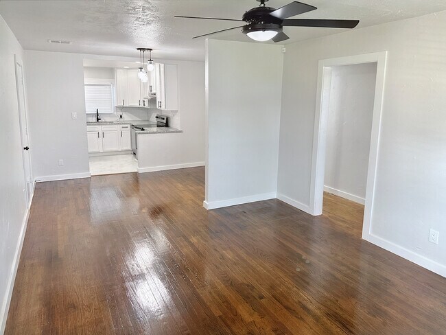 Photo - 3221 NE 16th St