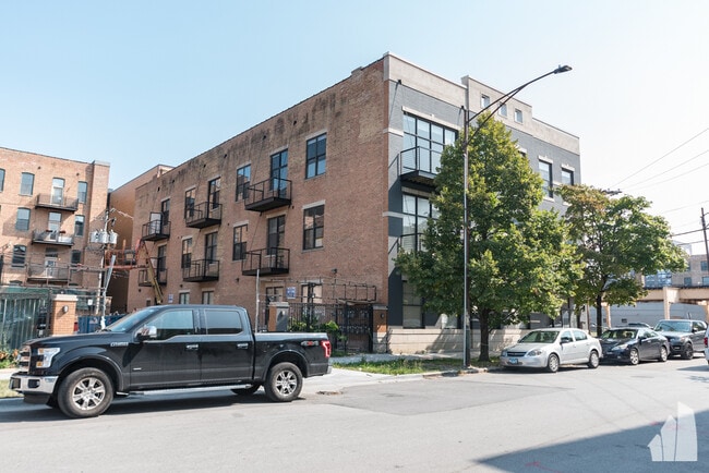 Photo - 213 N Racine Ave Unidad 305