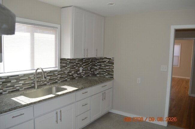 Photo - 875 S Minaret Ave