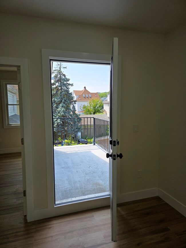 Balcony - 9421 85th Rd