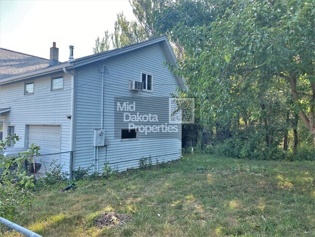 Photo - 1000 W 3rd- 5 bedroom, 2 bathroom, Attache...