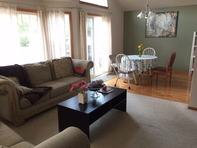 Photo - 825 NE 115th St