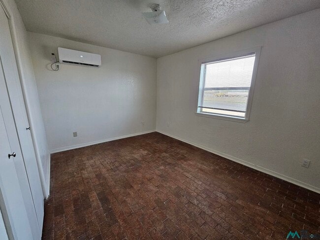 Photo - 723 N Avenue M