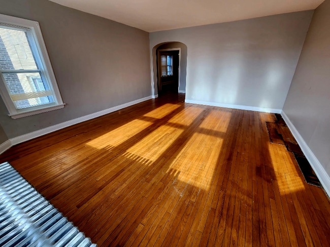 Photo - 6235 N Claremont Ave Unit Apt 3