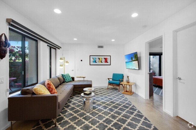 Building Photo - Stylish Ground-Floor Condo in Gated Palm S...