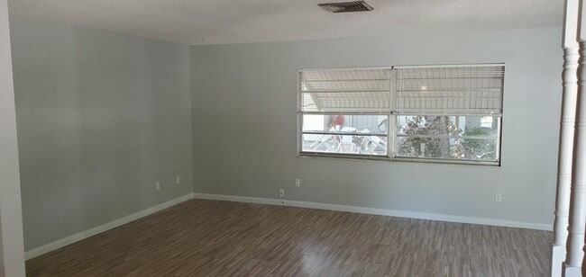 Photo - 2750 Ave M NW