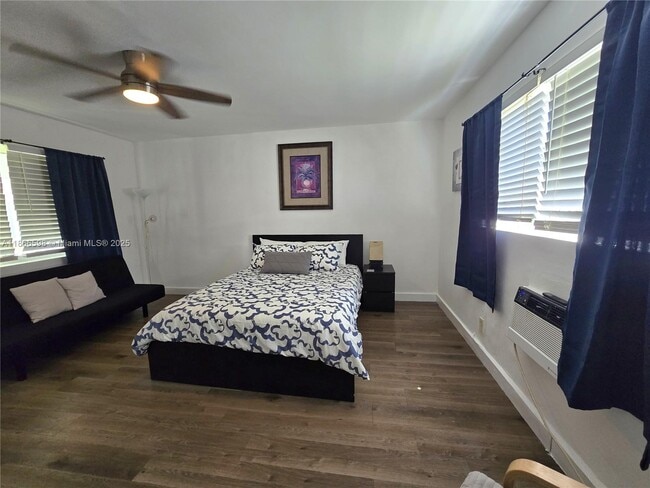 Photo - 2305 Monroe St Unidad 12