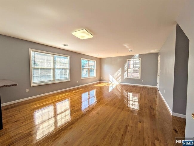Building Photo - 150 Orange St Unit 2