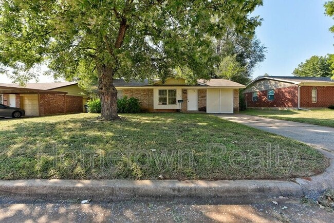 Photo - 208 W Shadywood Dr