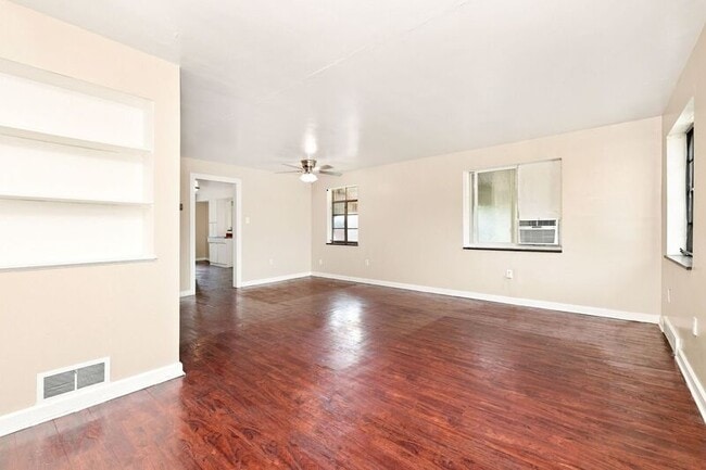 Photo - 960 Sherwood Dr