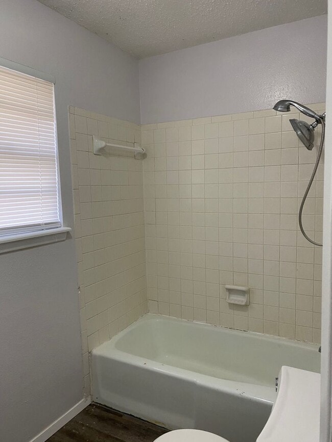 Photo - Spacious 4 Bedroom, 2 Bathroom over 1700 sqft. Duplex in Westridge!