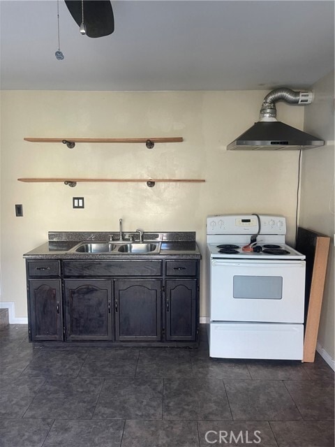 Building Photo - 4435 E 60th St Rental