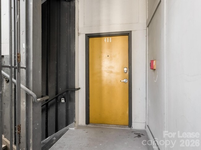 Photo - 514 W 10th St