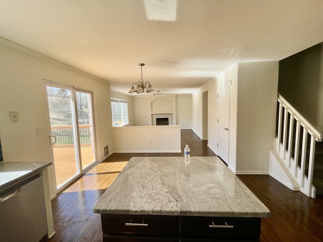 Photo - 1422 Hyacinth Way