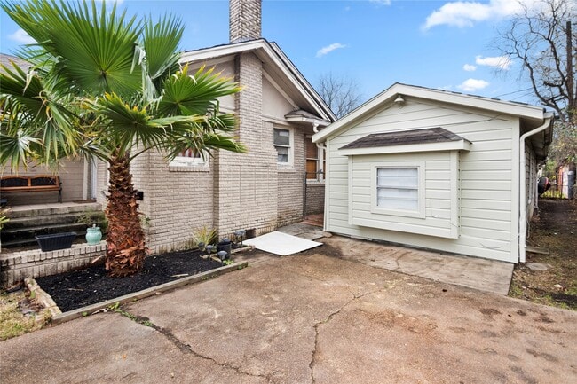 Photo - 2216 Truxillo St Unit 2