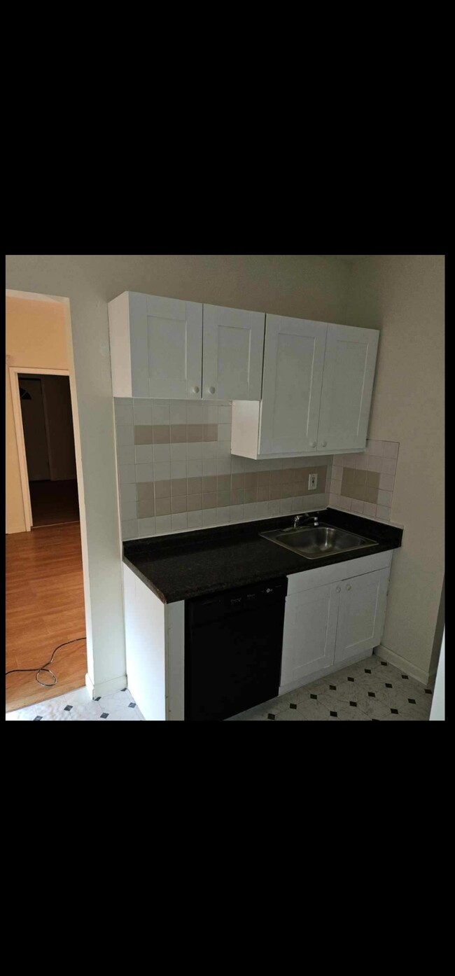 Photo - 38 E Hawthorne Ave Apartments Unit #1